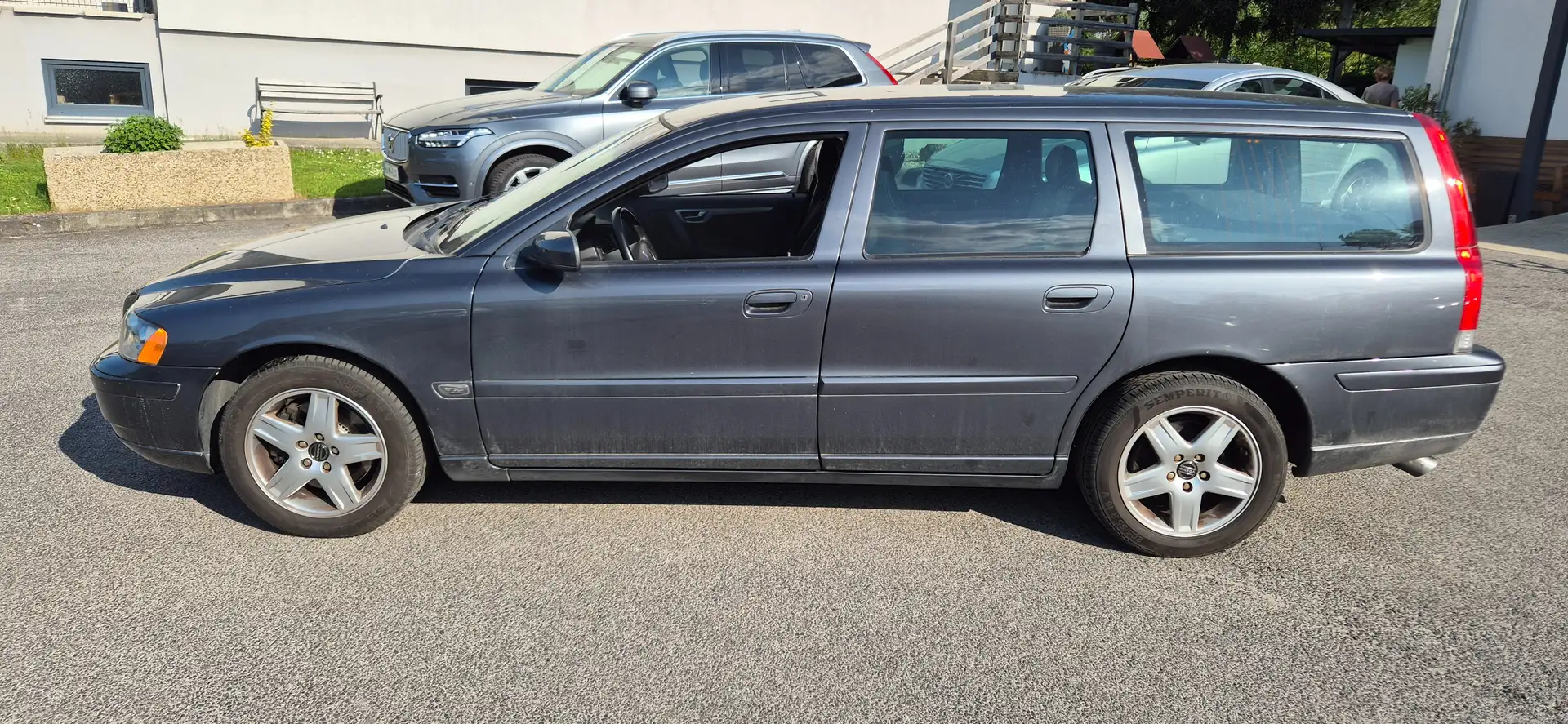 Volvo V70 D5 Momentum Gris - 2