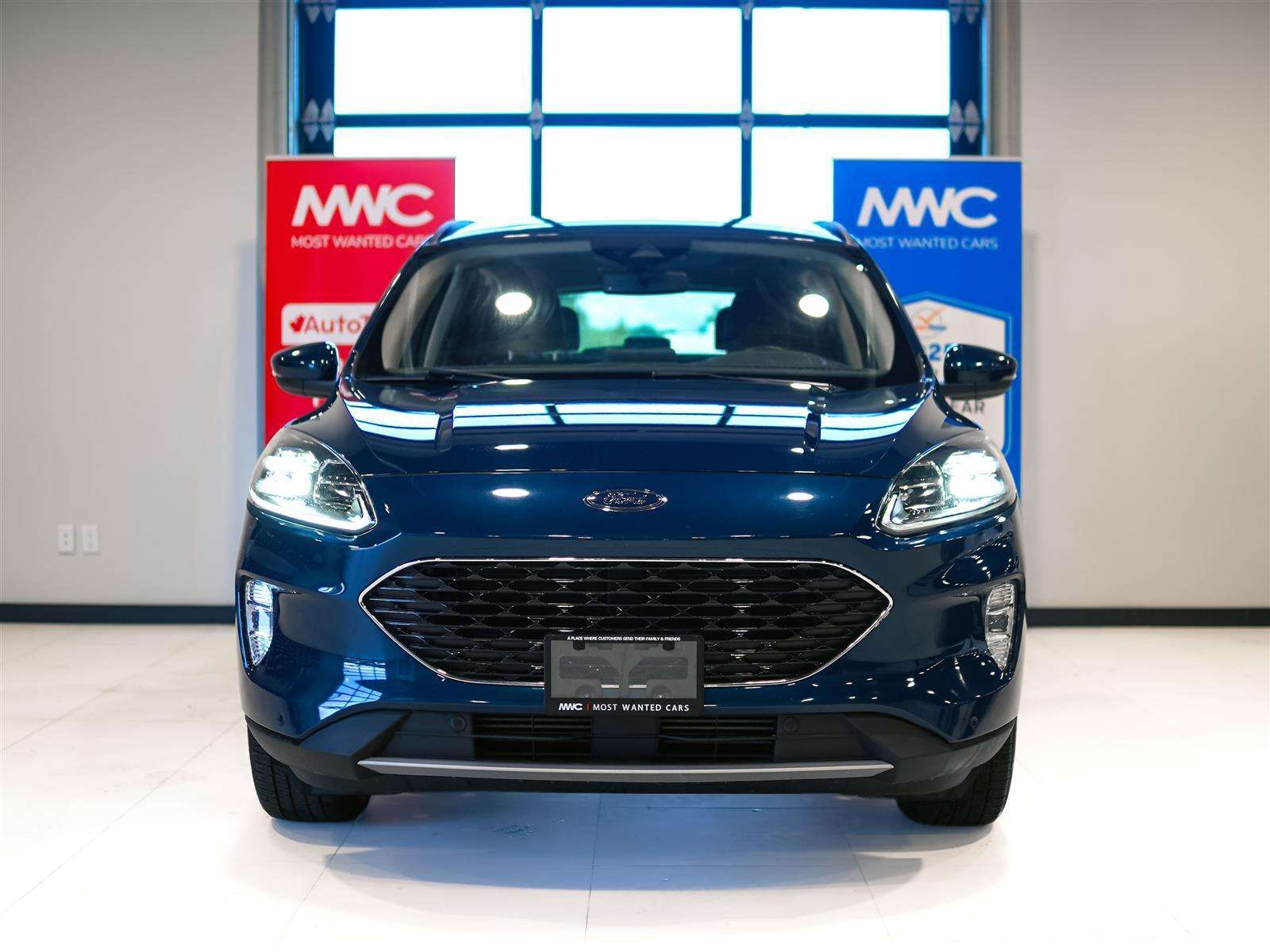 2020 Ford Escape TITANIUM AWD | NAV | LTHR | NO ACCIDENTS — снимка 1