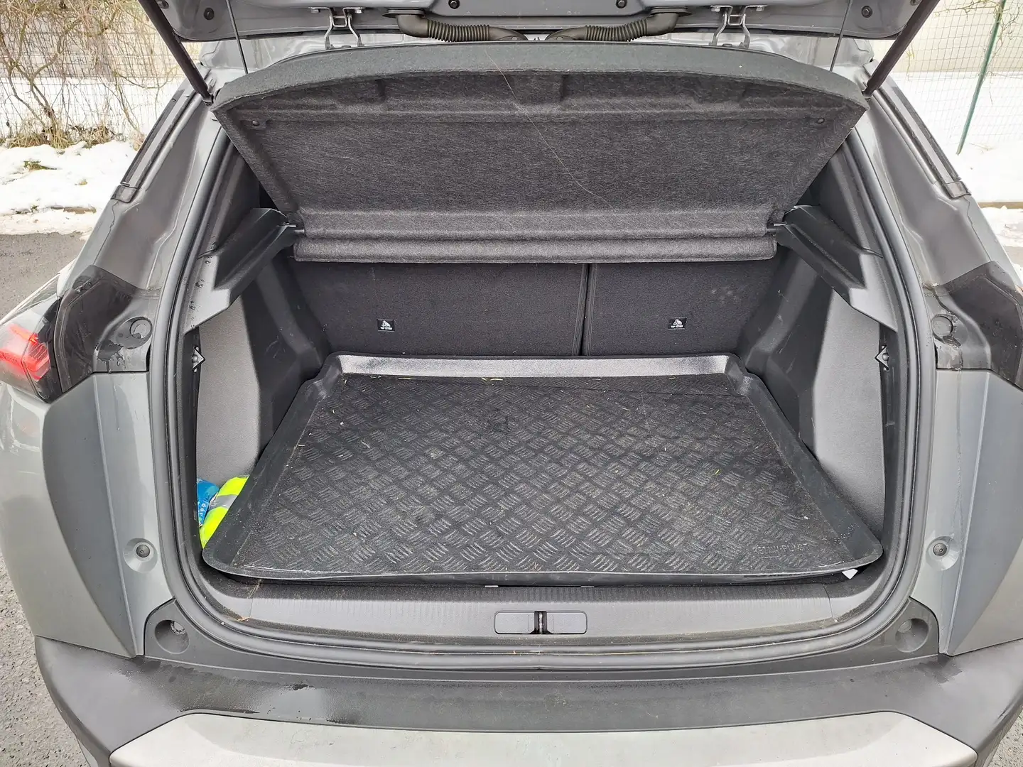 Peugeot 2008 2008 BlueHDi 130 S Grau - 2