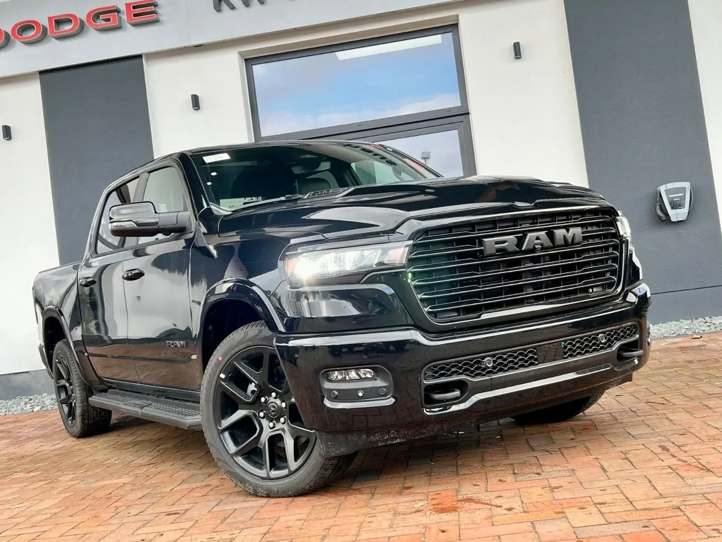 Dodge RAM 1500 Laramie Night MY25 AHK ACC Noir - 2