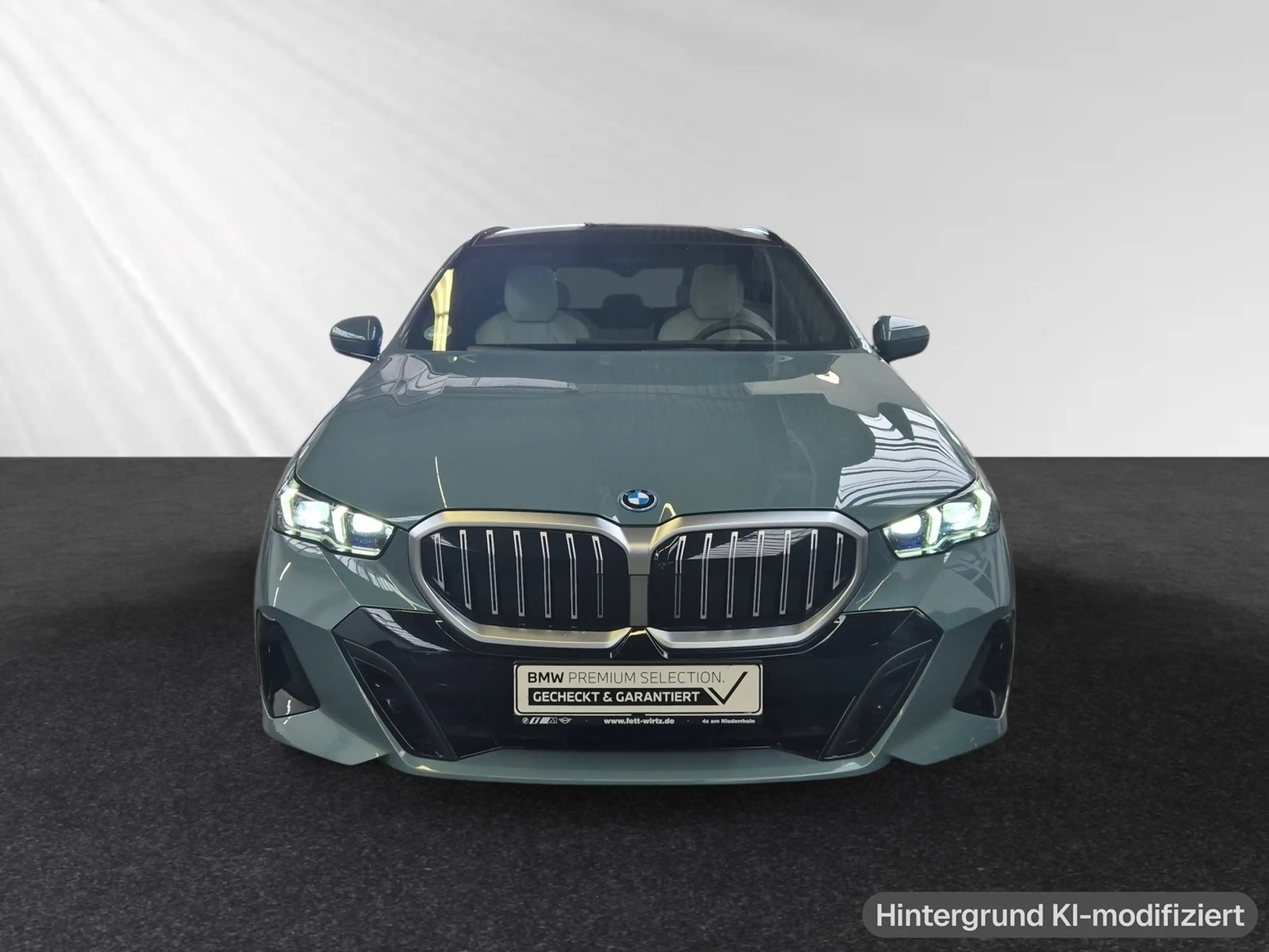 BMW 550 e xDrive Touring M Sport|AHK|Pano|Autobahnass. — photo 7