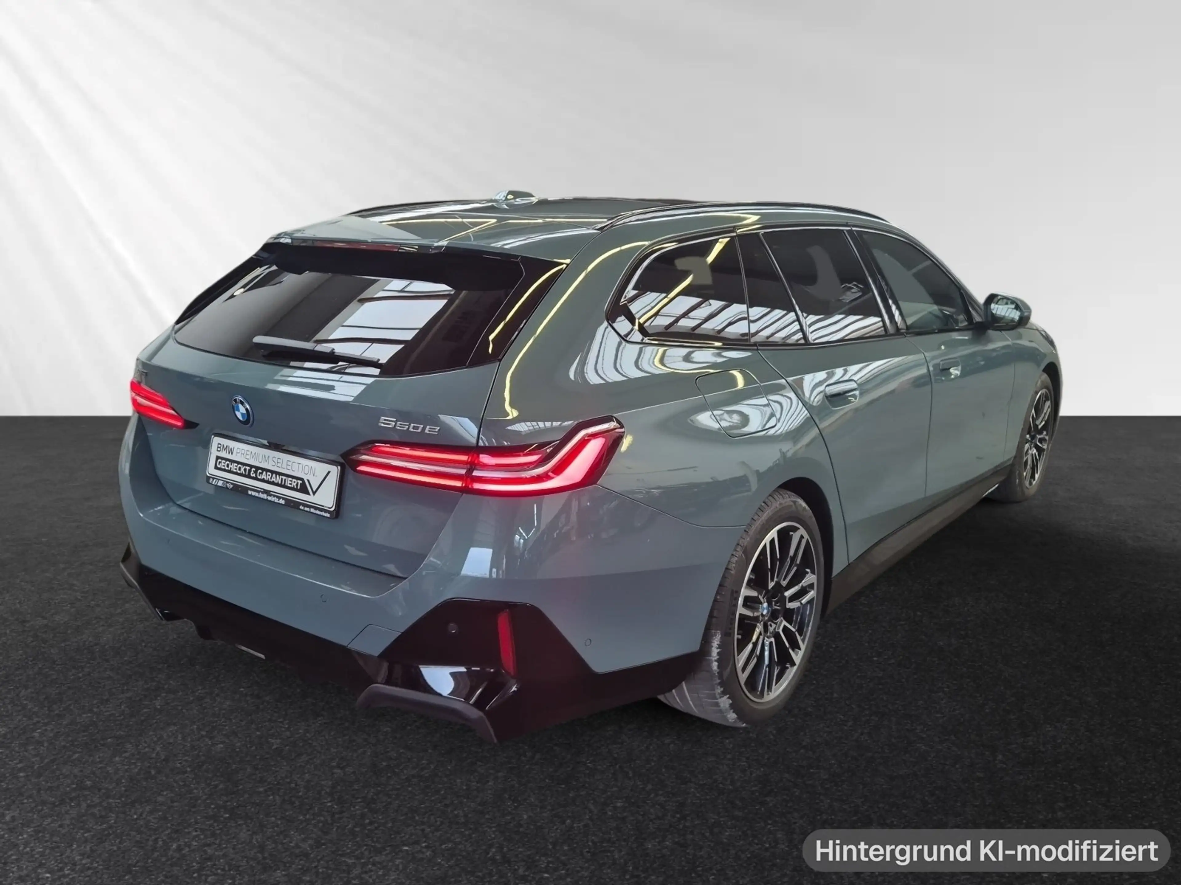 BMW 550 e xDrive Touring M Sport|AHK|Pano|Autobahnass. — photo 3