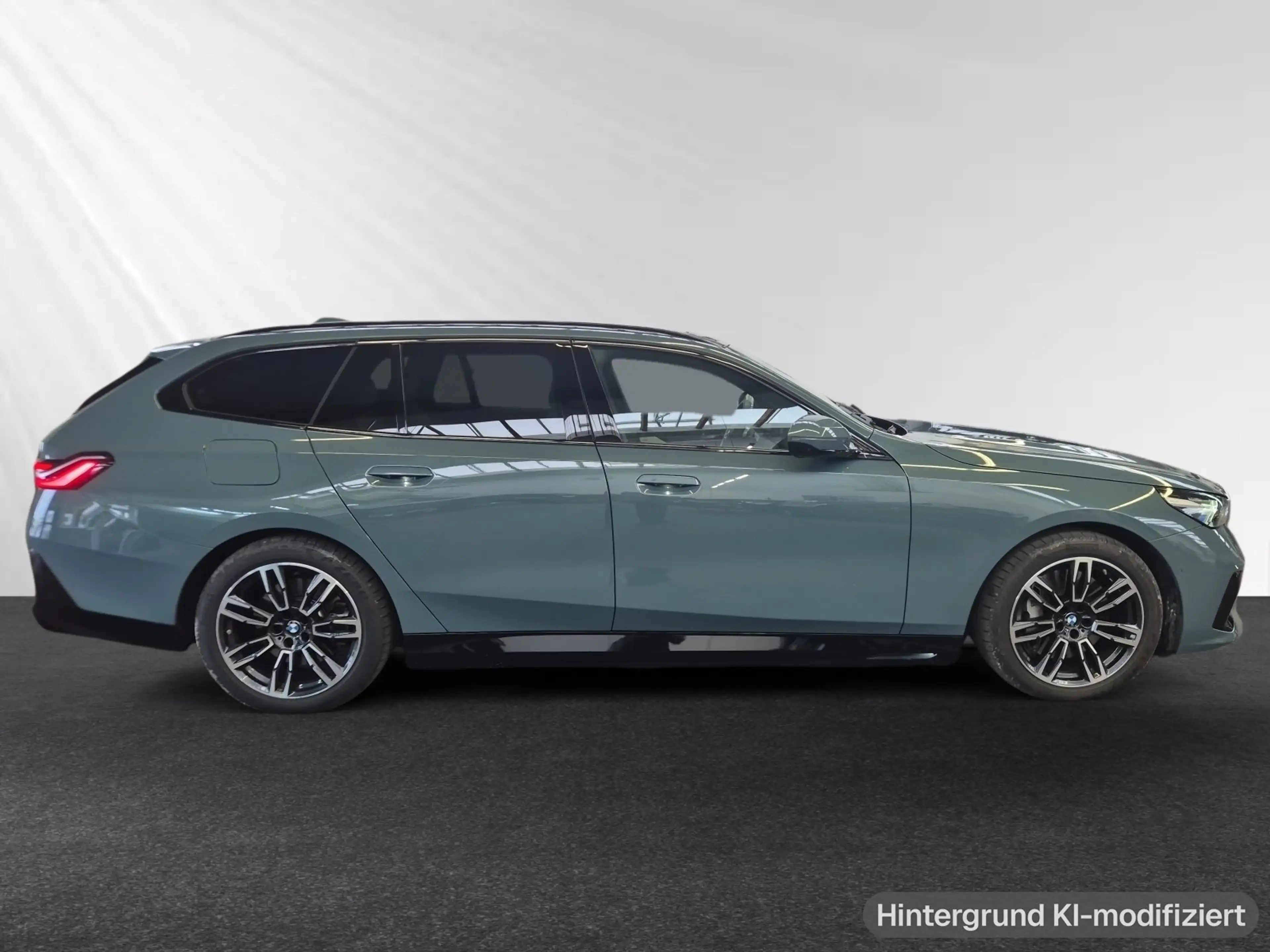 BMW 550 e xDrive Touring M Sport|AHK|Pano|Autobahnass. — photo 2