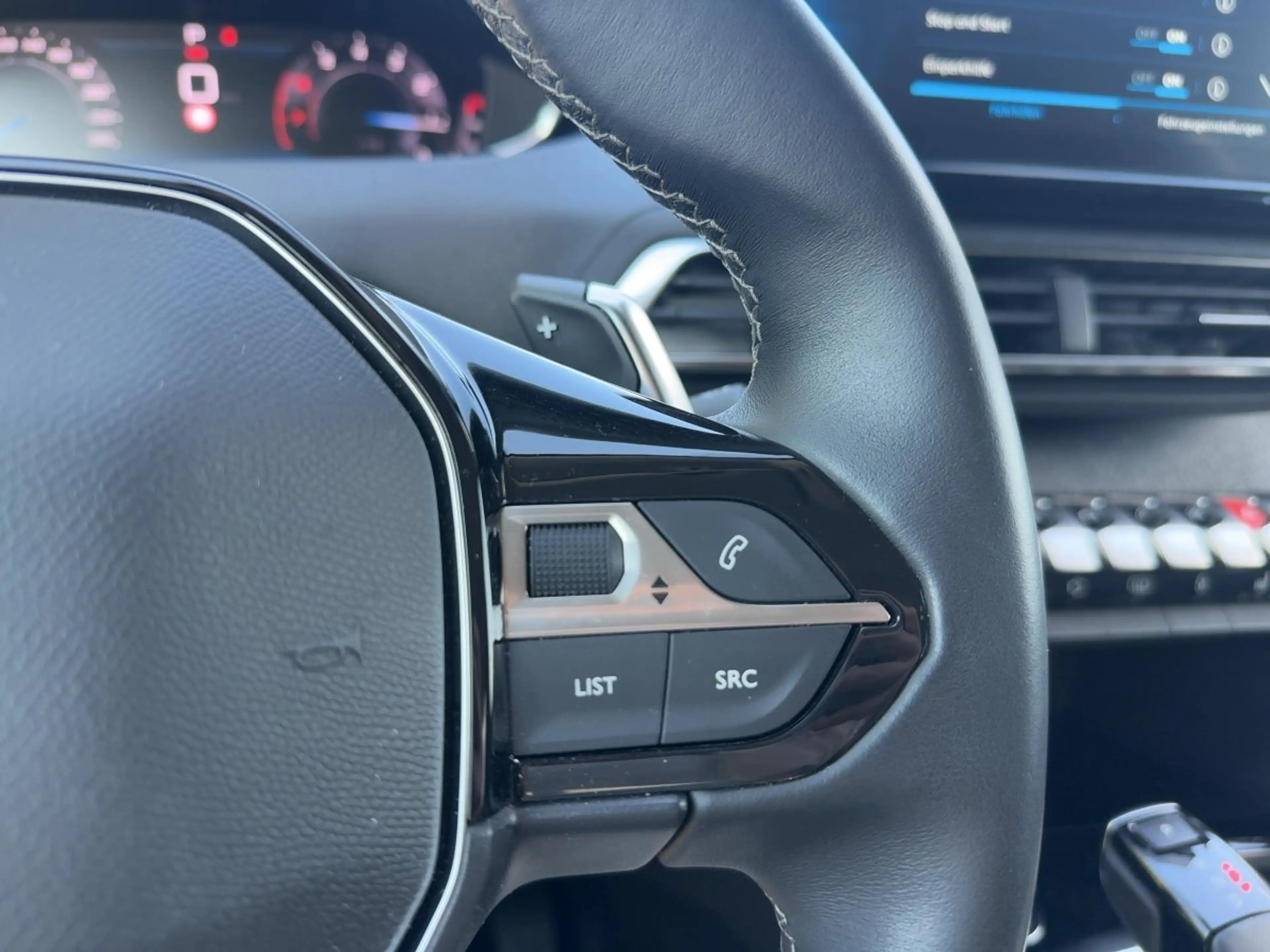 Peugeot 3008 1.2 PureTech 130 Allure Pack Kamera Navi — photo 14