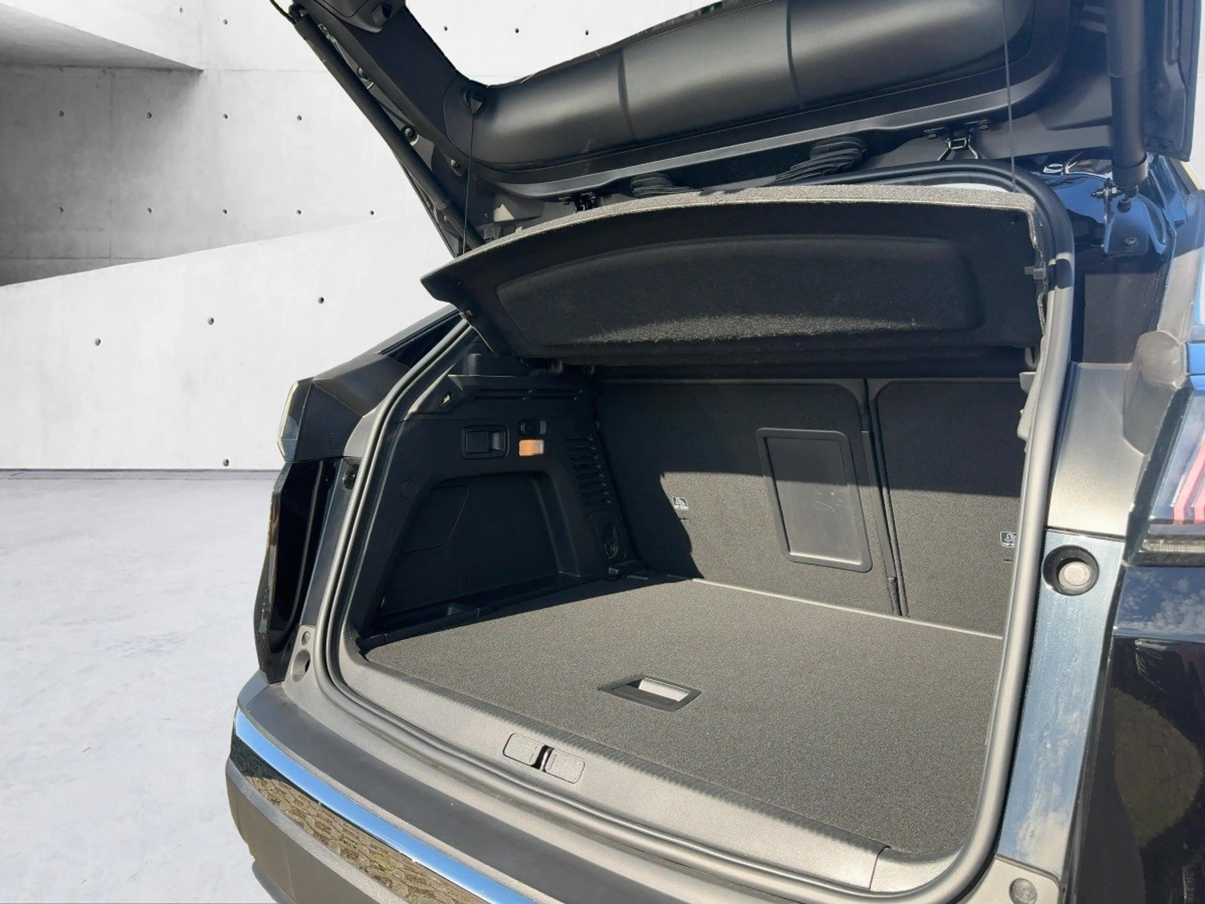 Peugeot 3008 1.2 PureTech 130 Allure Pack Kamera Navi — photo 6