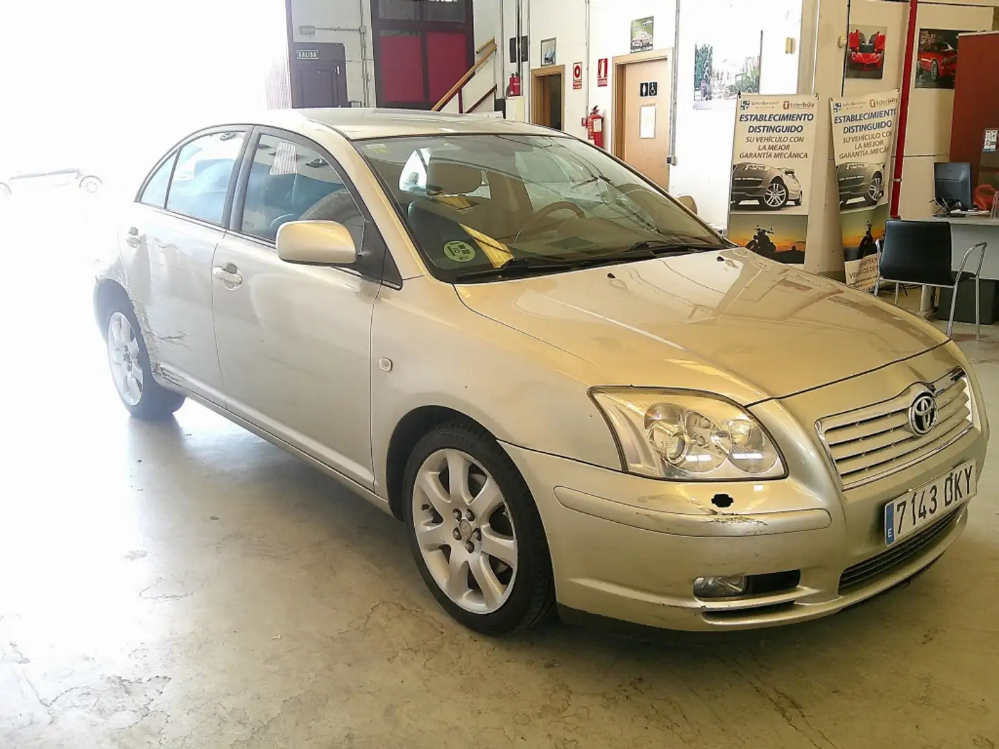 Toyota Avensis 2.0 VVT-i Executive Gris - 2