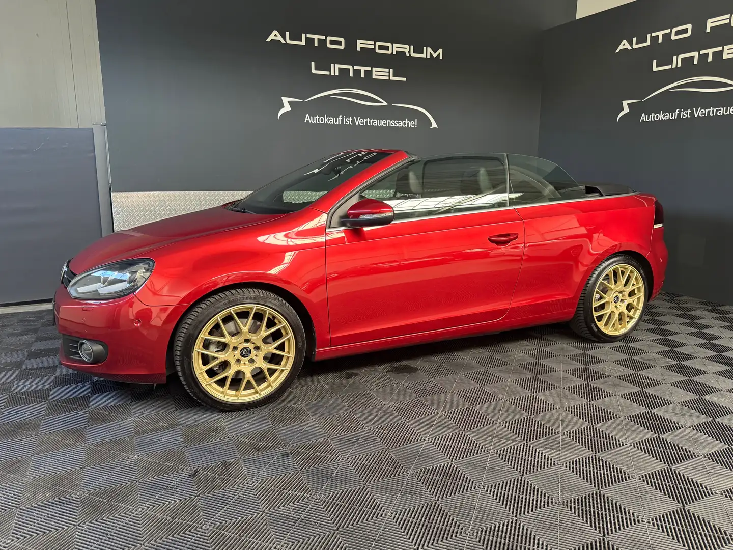 Volkswagen Golf Cabriolet 2.0 TDI BMT-STNDHZG-DYNAUDIO-ALU-DSG-LEDER-ZV- Rot - 2