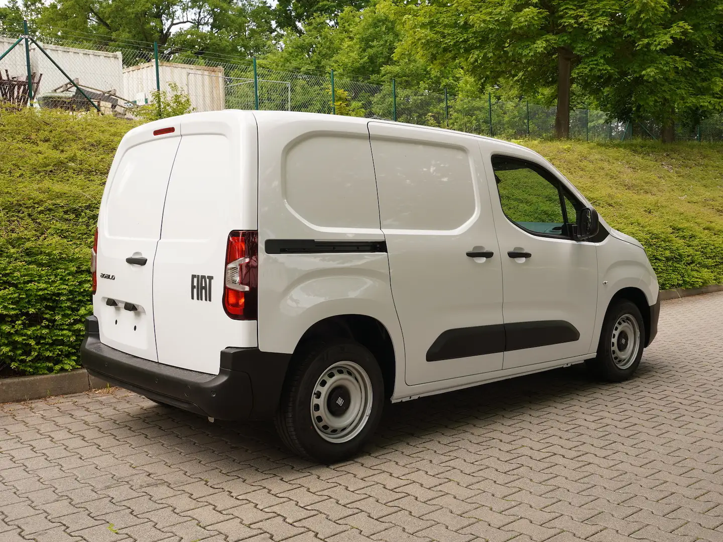 Fiat Doblo Easy Pro 1.5 / Tempomat + Parksensoren Weiß - 2