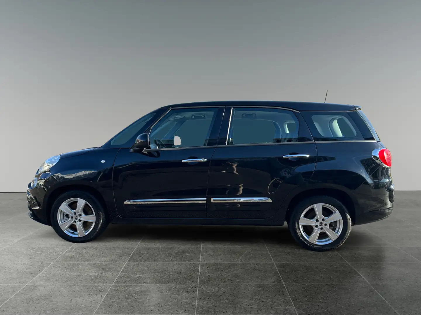 Fiat 500L Wagon 1,6 MultiJet ll 120 Lounge   8-fach bereift Schwarz - 2