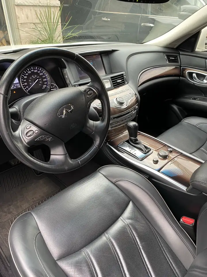 Infiniti M снимка Infiniti M