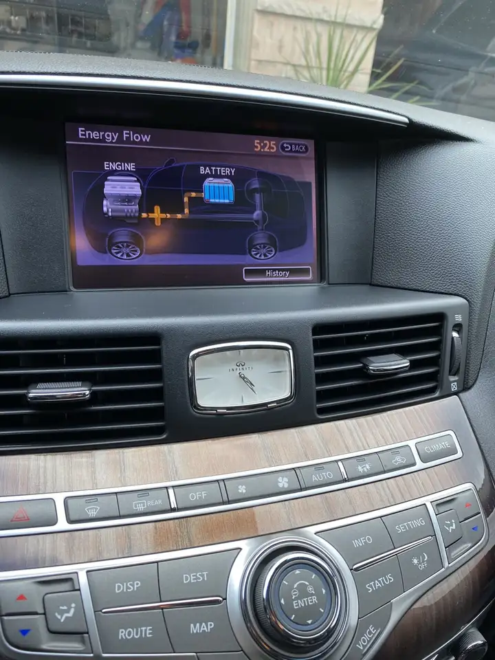 Infiniti M снимка Infiniti M