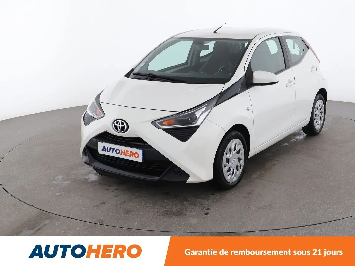 Toyota Aygo 1.0 VVT-i X-Play Blanc - 1
