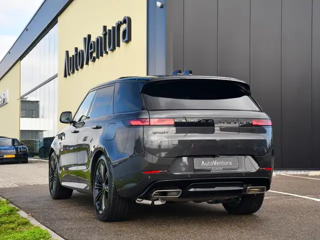 Land Rover Range Rover Sport view 4