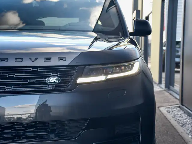 Land Rover Range Rover Sport view 11