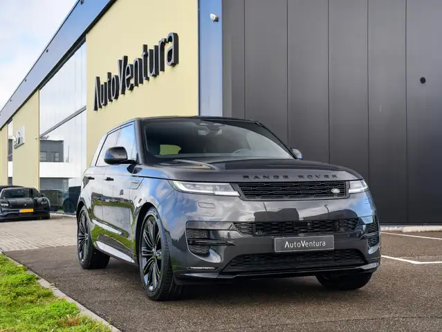 Land Rover Range Rover Sport view 3