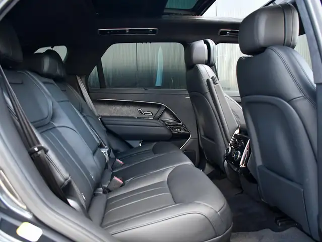 Land Rover Range Rover Sport view 9