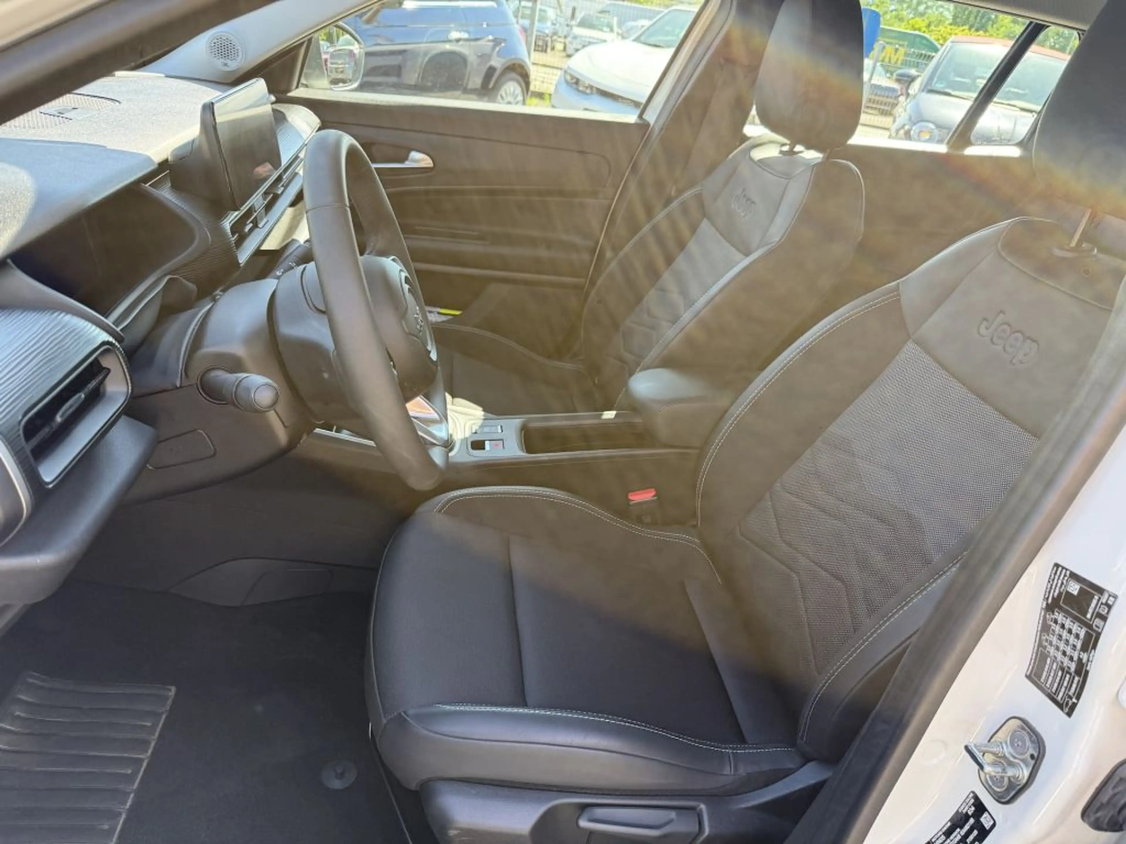 Jeep Avenger 1.2 GSE T3 Turbo-Benzin GDI Altitude — photo 12