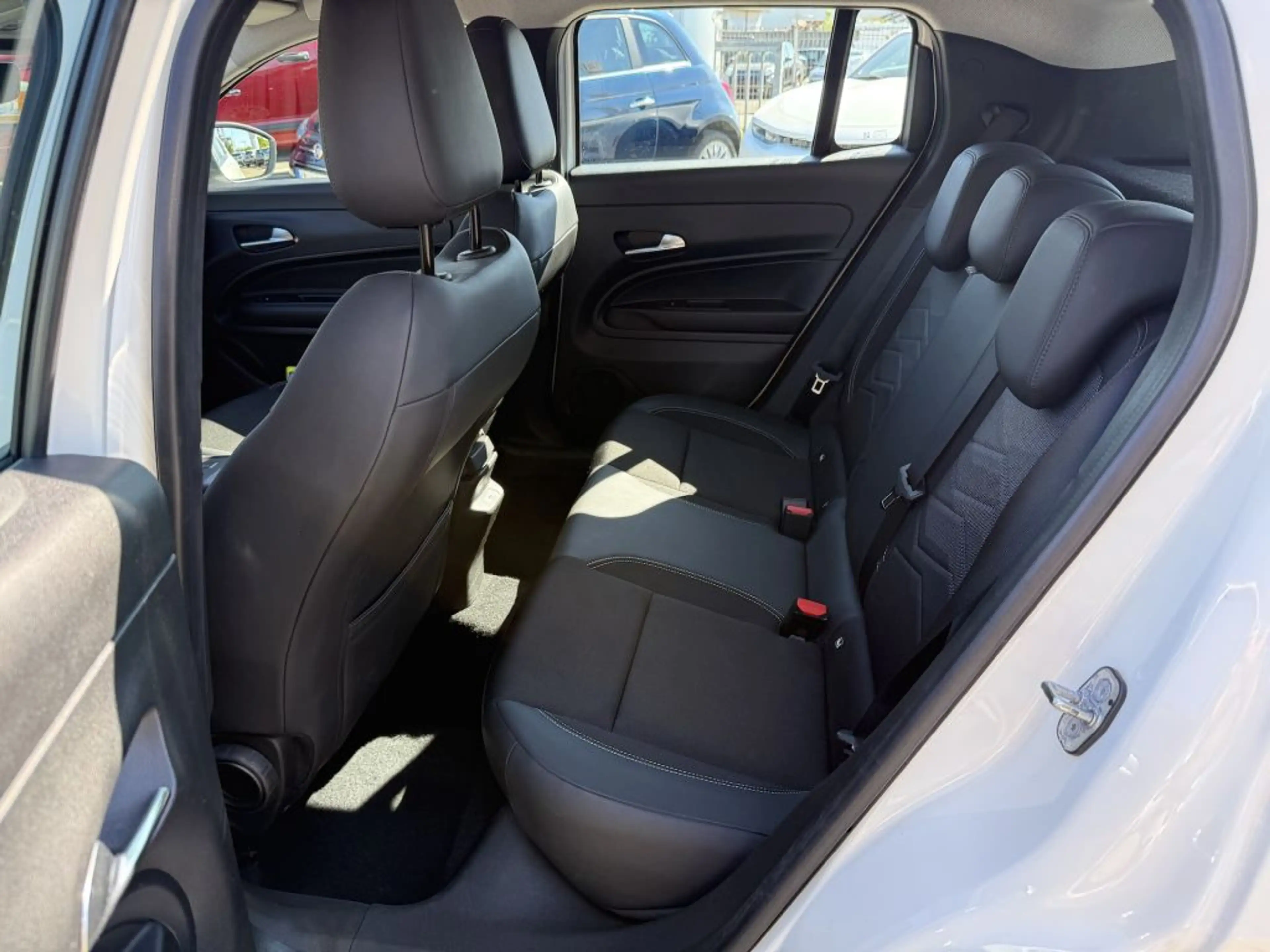 Jeep Avenger 1.2 GSE T3 Turbo-Benzin GDI Altitude — photo 13