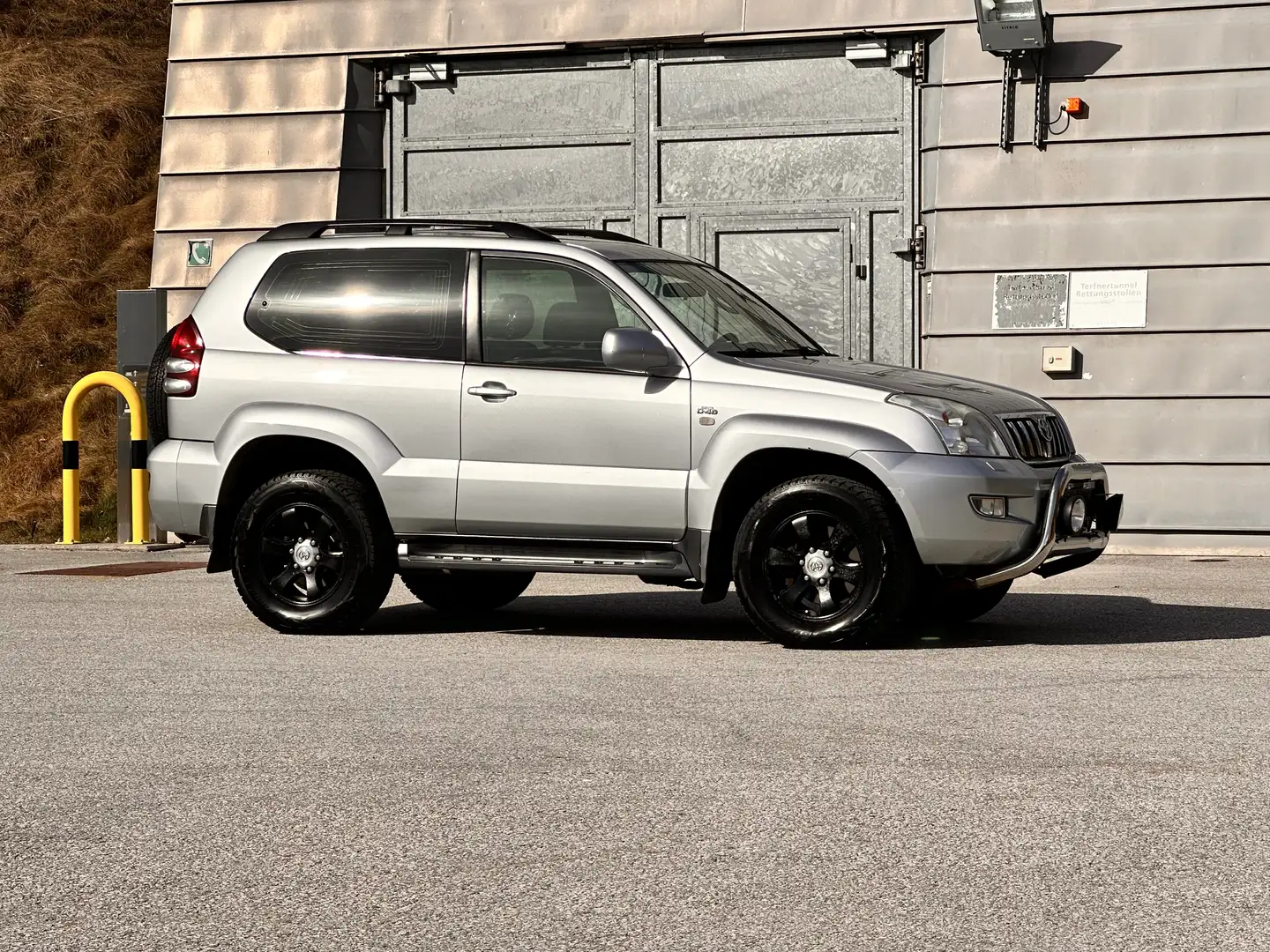 Toyota Land Cruiser 3.0 D-4D 300 / Diesel / Klima / kurz / 4x4 Grau - 2