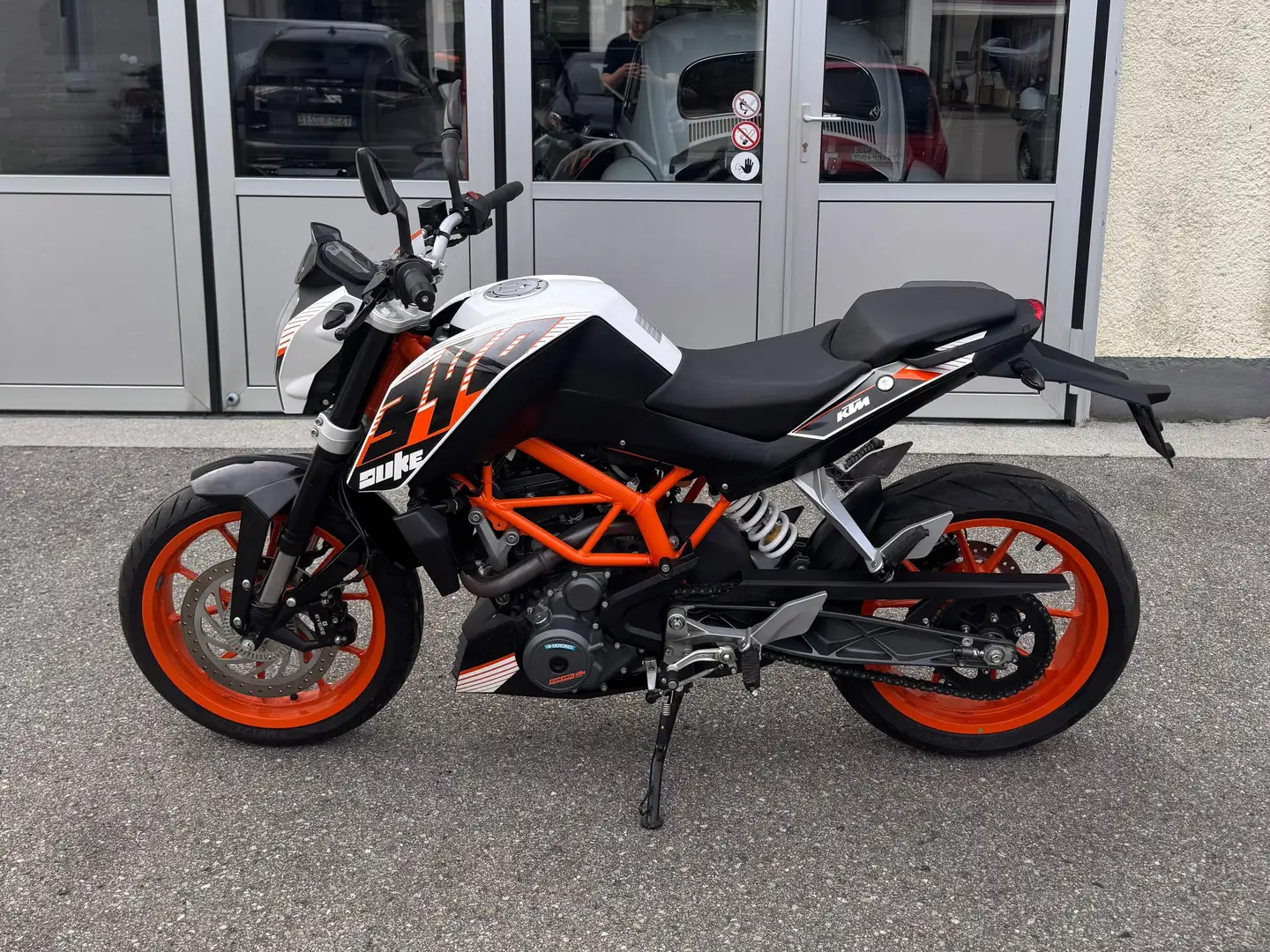 KTM 390 Duke Bianco - 1
