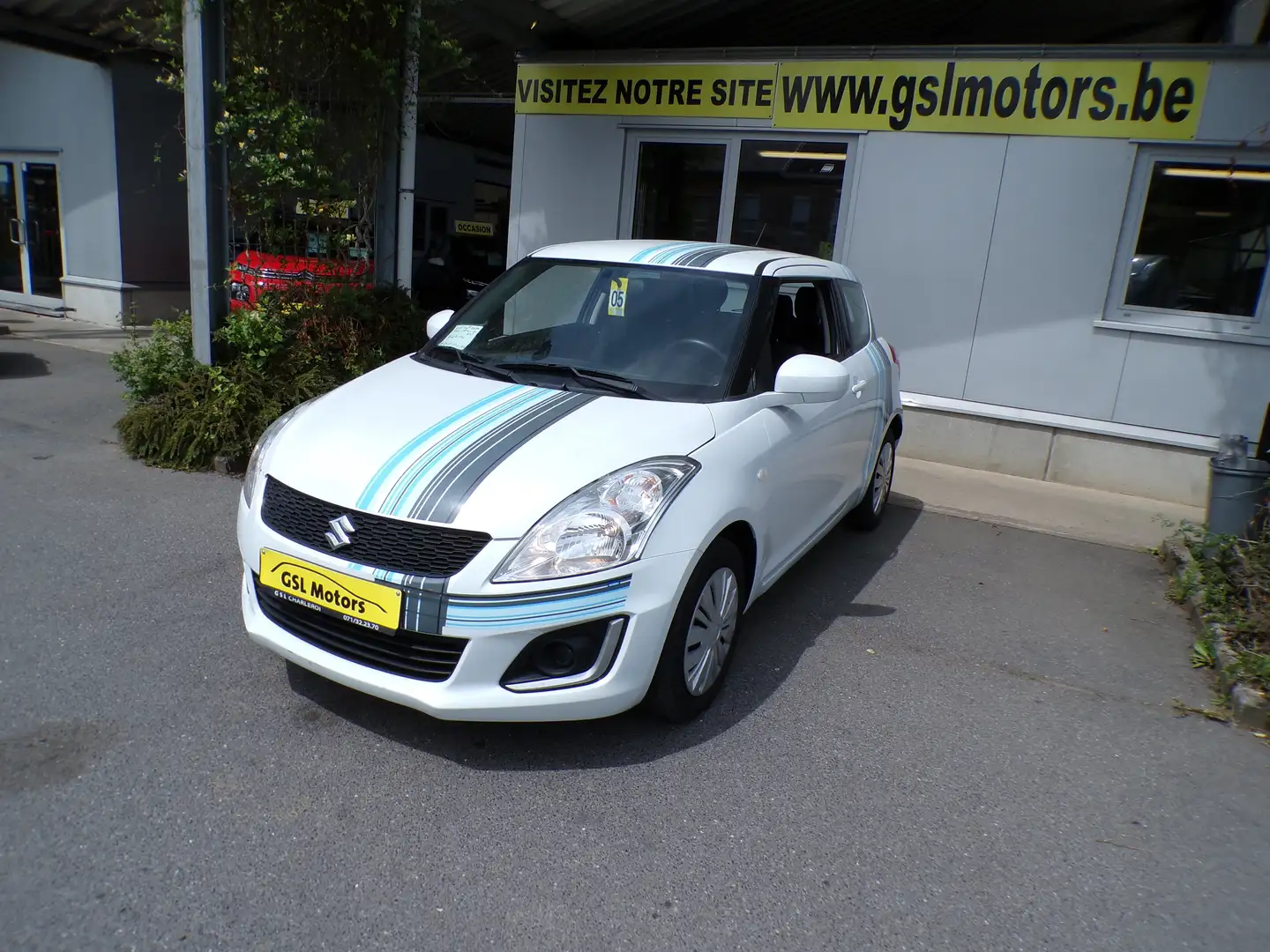 Suzuki Swift 1.2i 94cv 3 portes blanc 09/15 41192km Airco Radio Blanc - 1