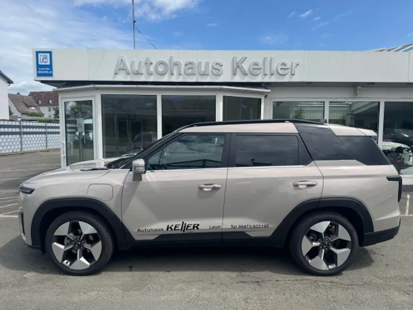 SsangYong Torres EVX LUX Beige - 1