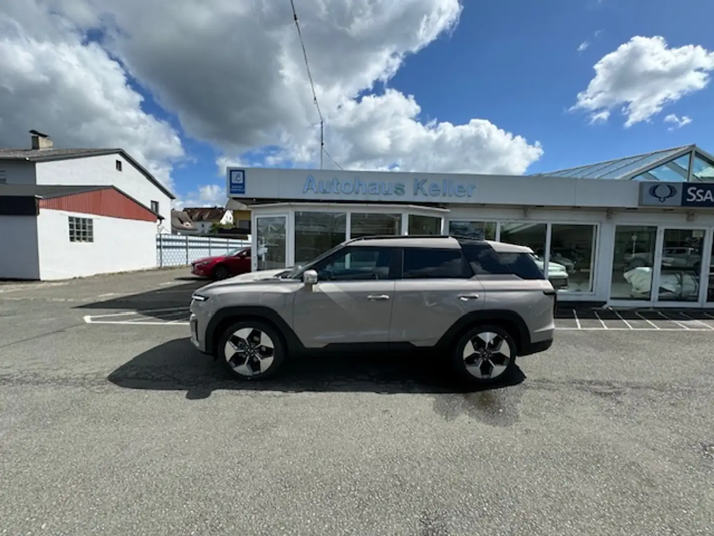 SsangYong Torres EVX LUX Beige - 1