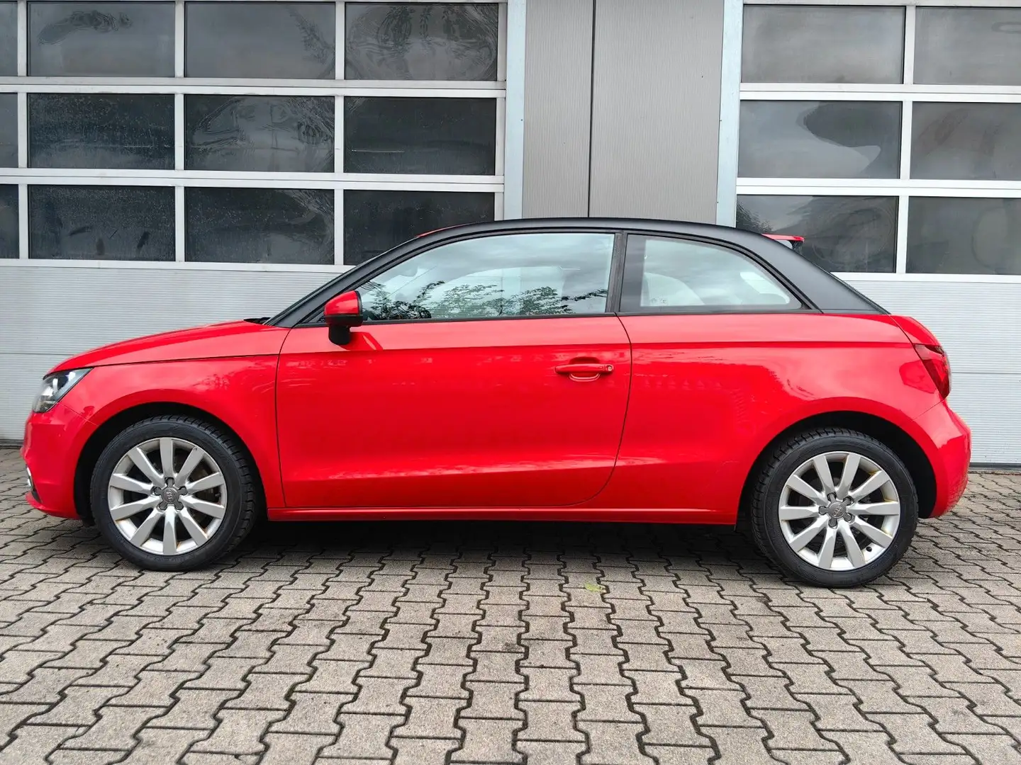 Audi A1 1.4 attraction NAVI|SHZ|MFL|KLIMA|PDC Rot - 2