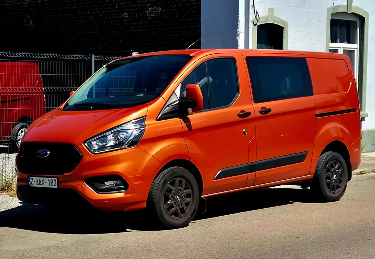 Ford Transit Custom 2.0 TDCi 130 CV // 5 PLACES // L1H1 // AUTOMATIQUE Oranje - 1