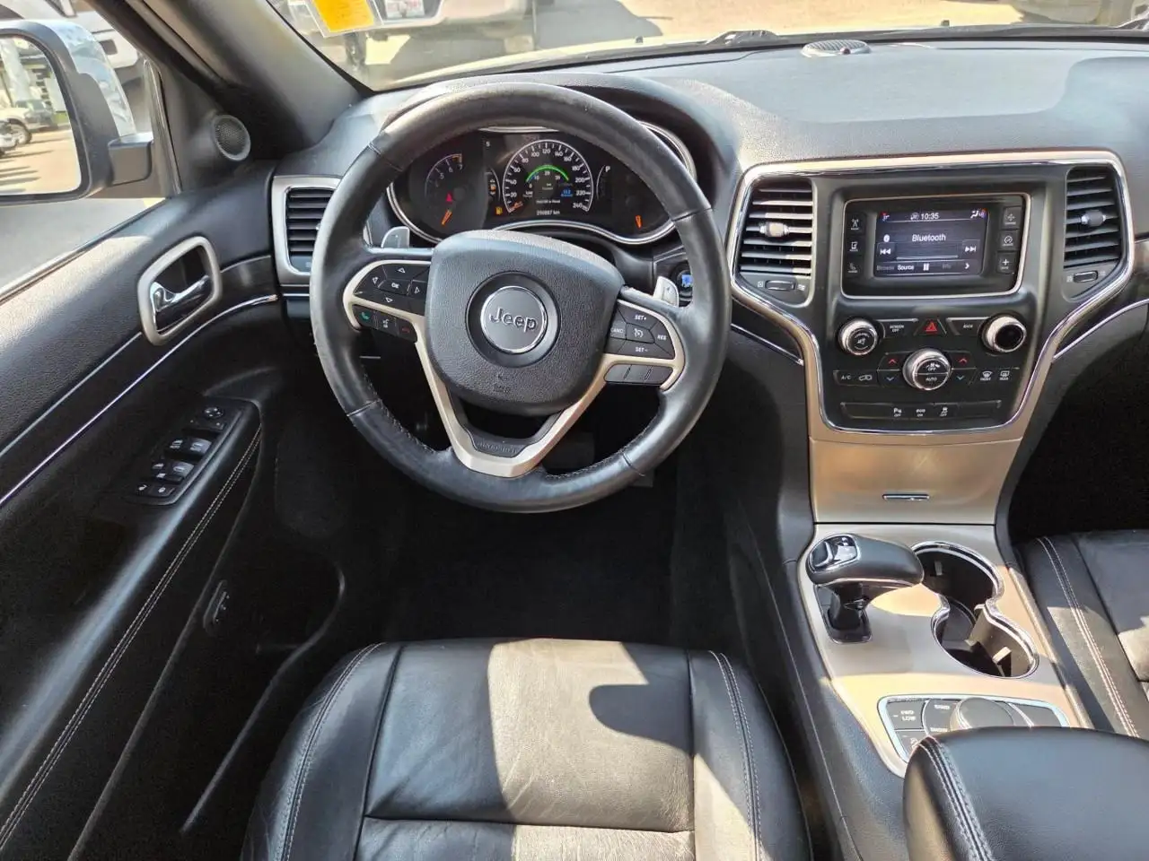 Jeep Grand Cherokee снимка Jeep Grand Cherokee