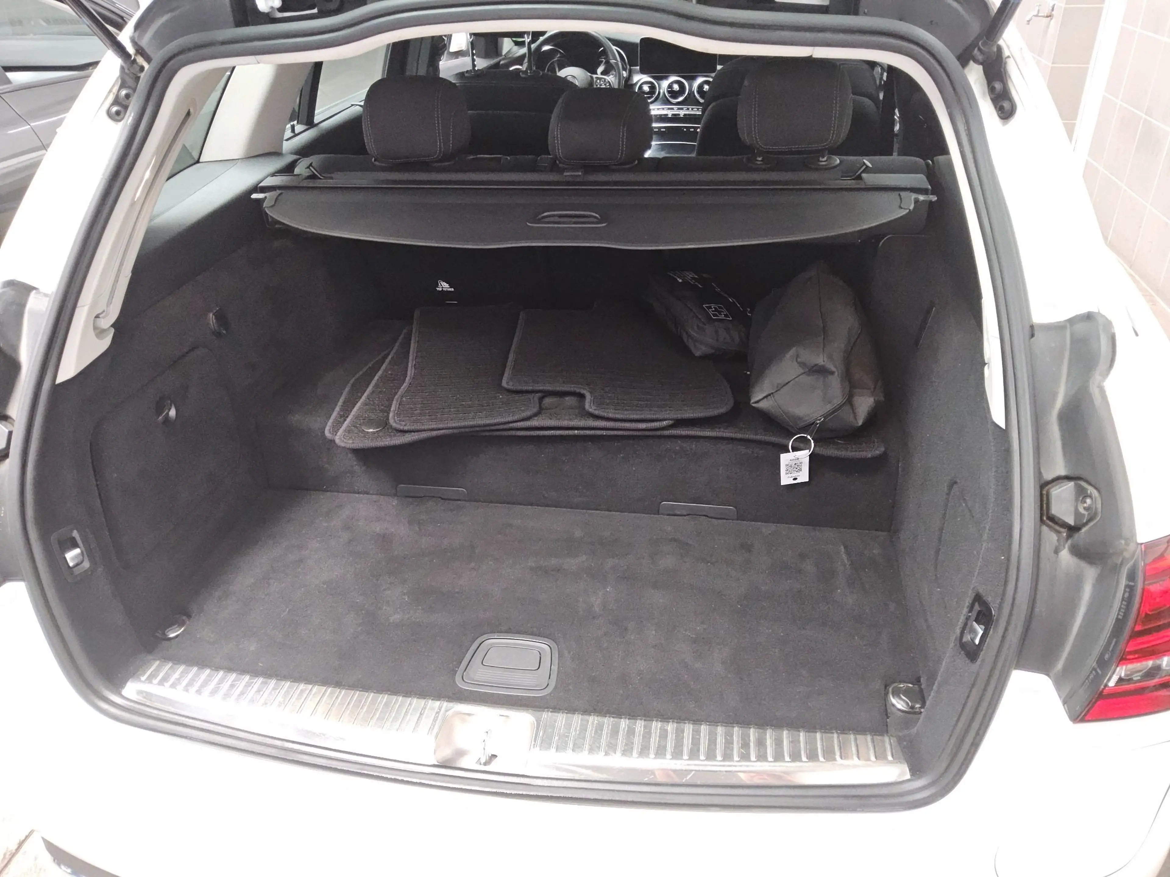 Mercedes-Benz C 300 T de Avantgarde Navi LED AHK RFK Distr. — photo 11