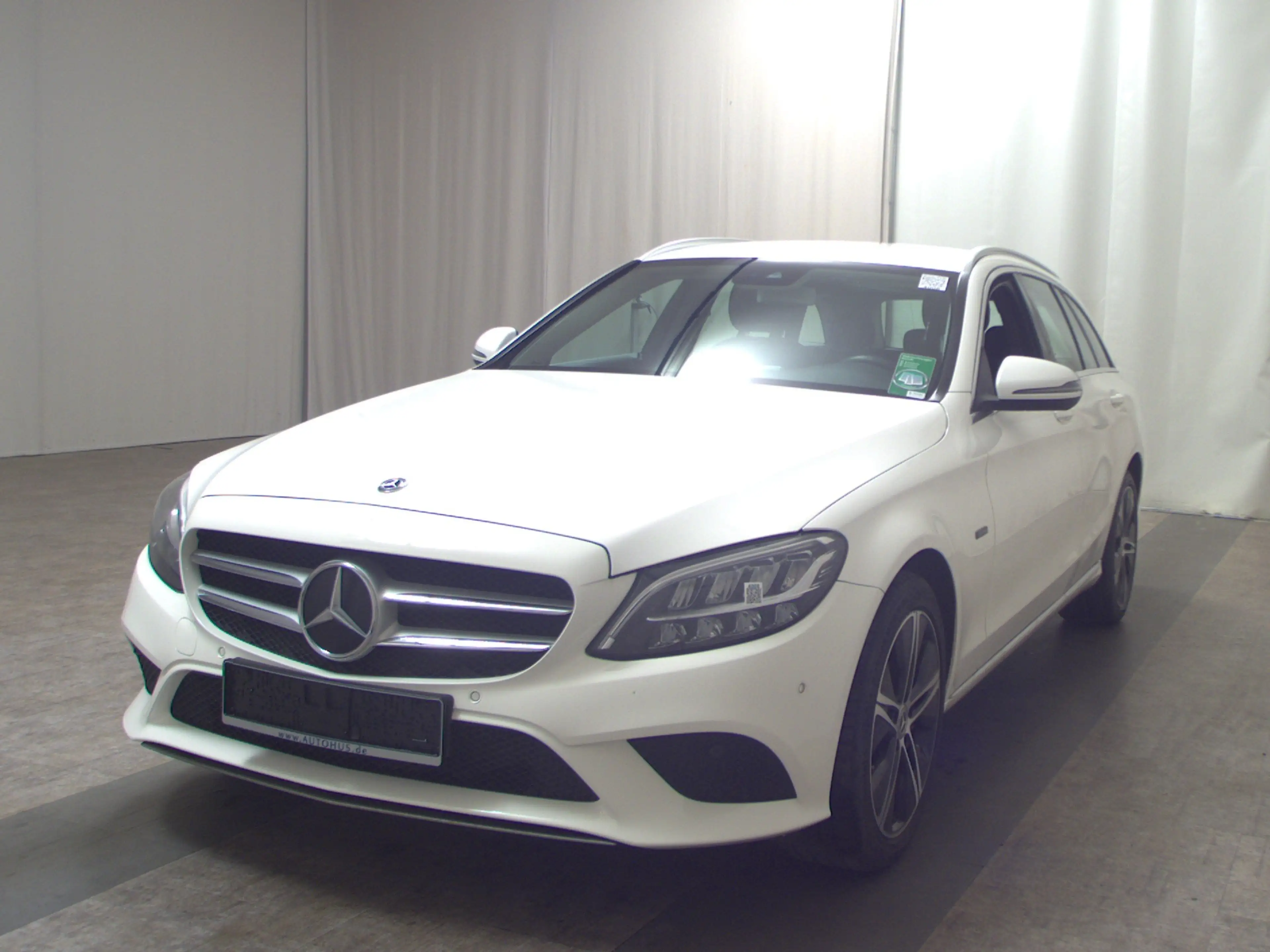 Mercedes-Benz C 300 T de Avantgarde Navi LED AHK RFK Distr. — photo 2