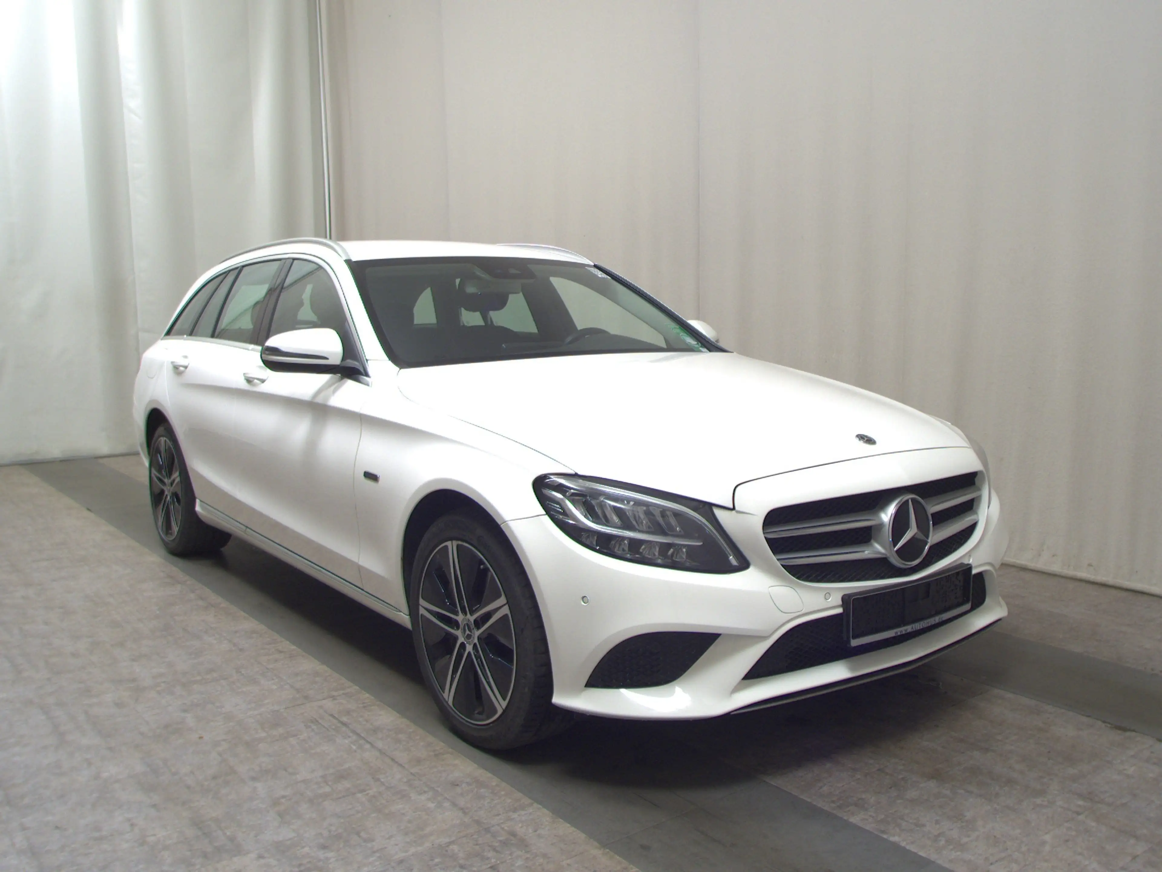 Mercedes-Benz C 300 T de Avantgarde Navi LED AHK RFK Distr. — photo 3