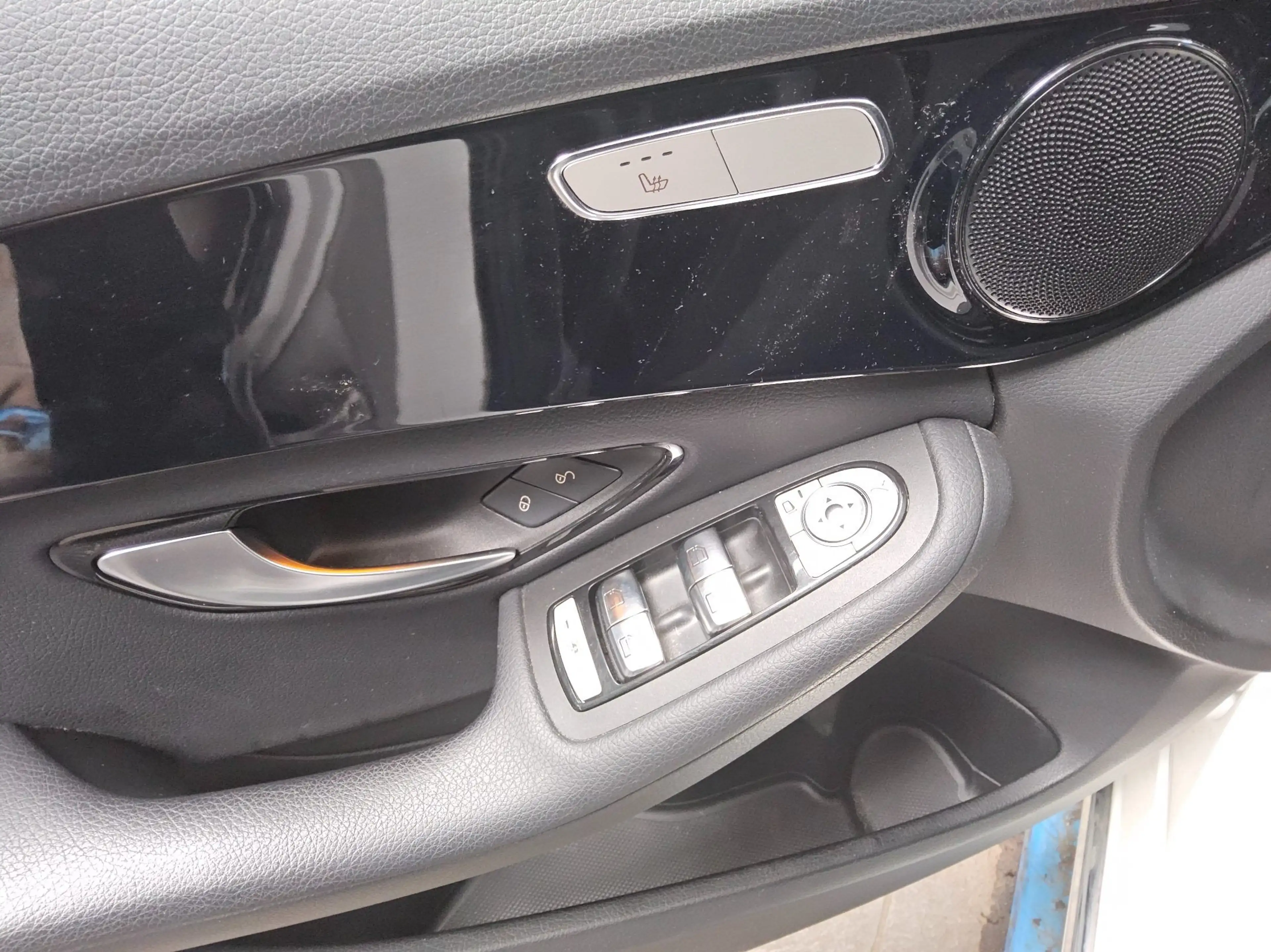 Mercedes-Benz C 300 T de Avantgarde Navi LED AHK RFK Distr. — photo 9