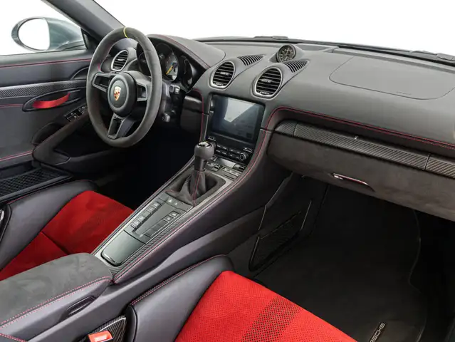 Porsche 718 Spyder view 11