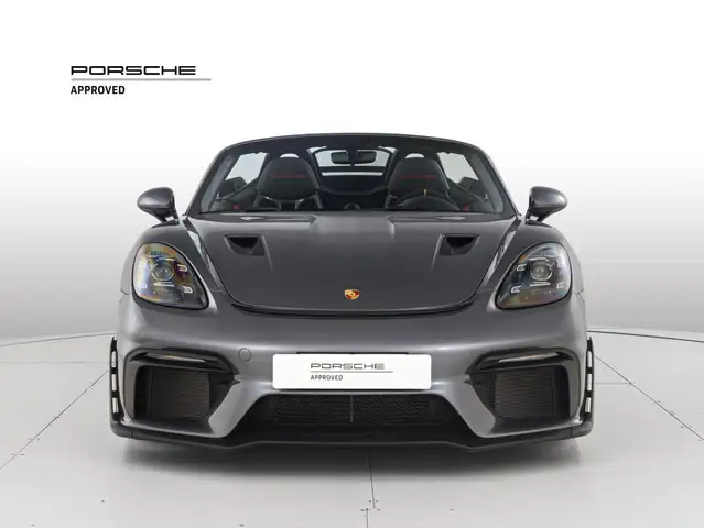Porsche 718 Spyder view 8