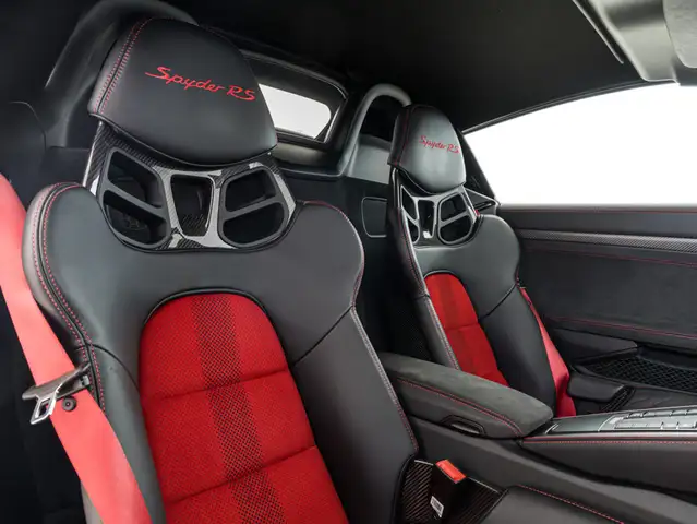 Porsche 718 Spyder view 14