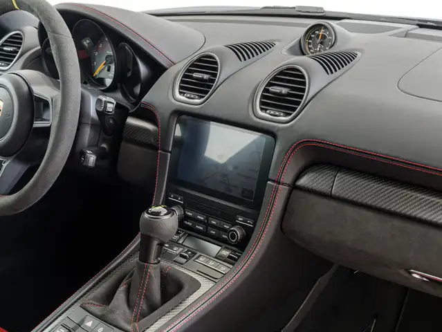 Porsche 718 Spyder view 15