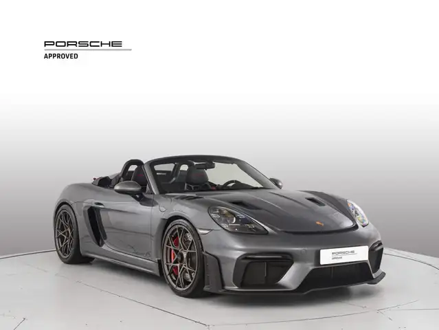 Porsche 718 Spyder view 7