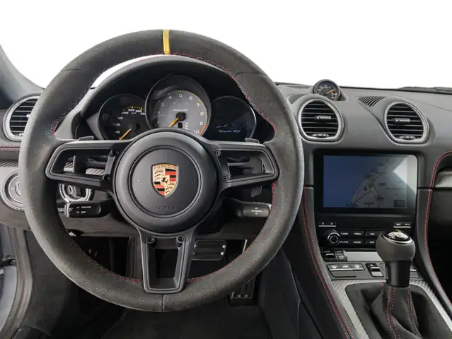 Porsche 718 Spyder view 13