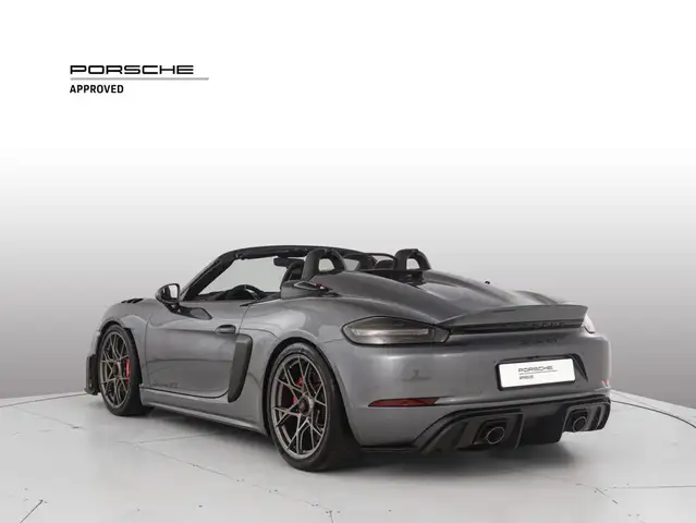 Porsche 718 Spyder view 3