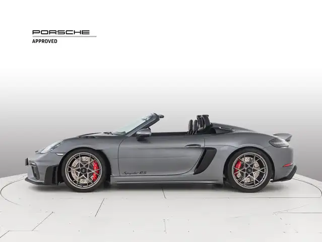 Porsche 718 Spyder view 2