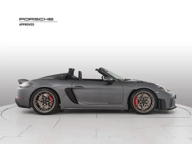 Porsche 718 Spyder view 6