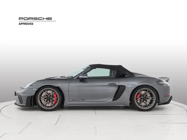 Porsche 718 Spyder view 10
