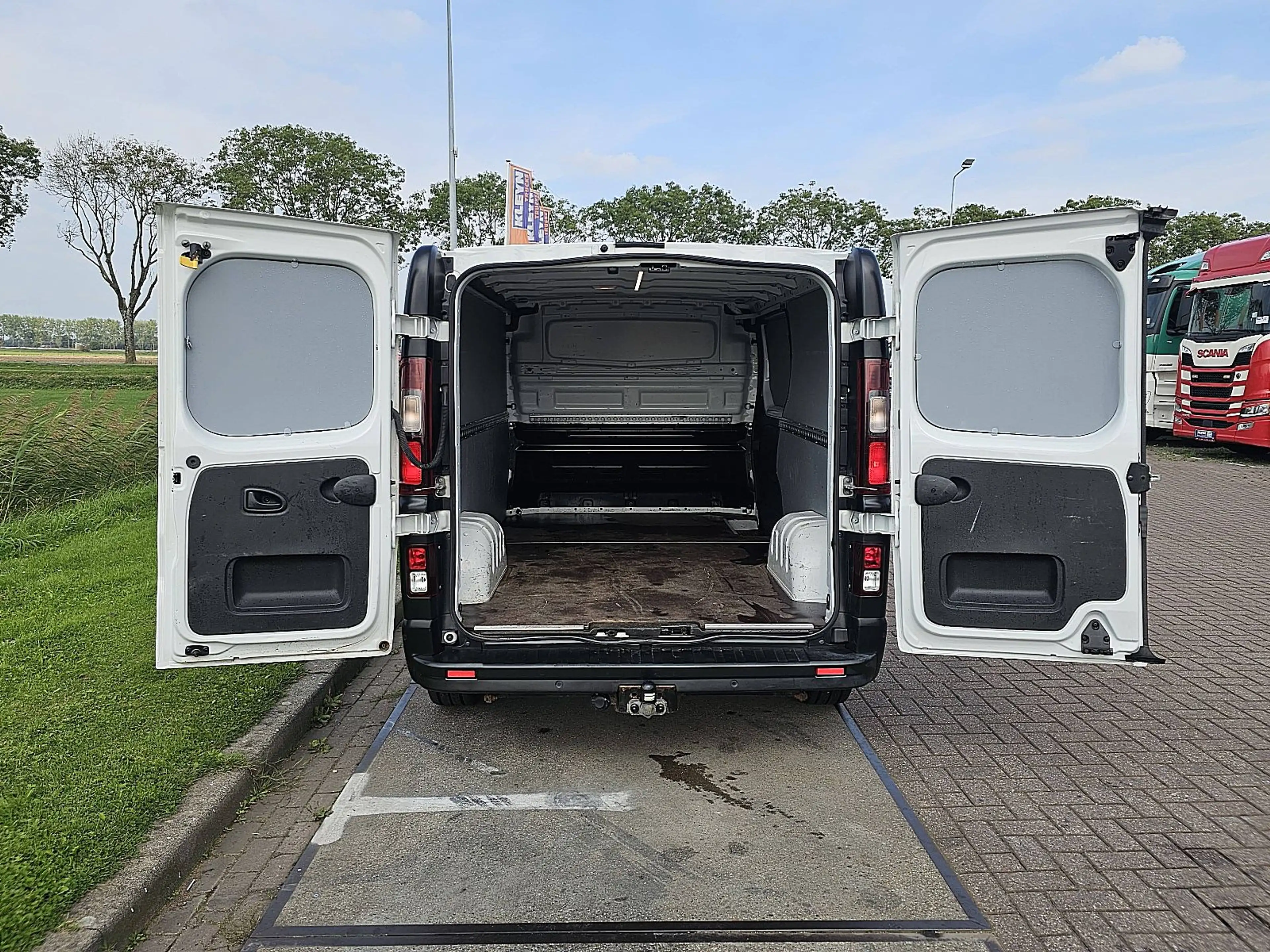 Renault Trafic 2.0 DCI L2H1 Airco Trekhaak — photo 12
