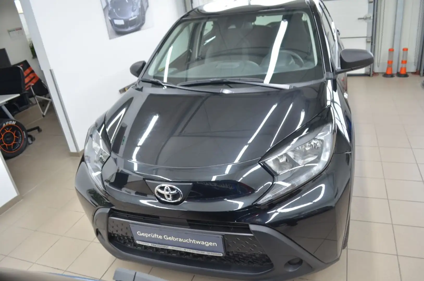 Toyota Aygo X 5-Gang*Klima*Bluetooth*AppleCar/AndroidAuto Schwarz - 2