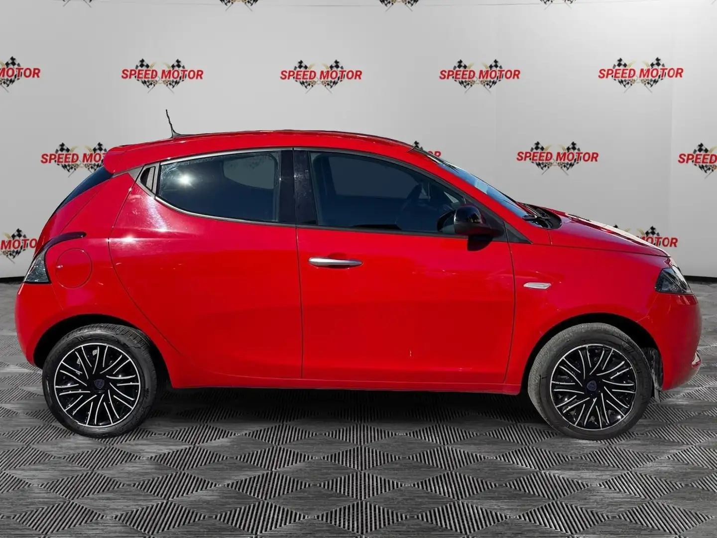 Lancia Ypsilon Ypsilon 1.0 FireFly Hybrid Gold, CARPLAY, SENSORI Rosso - 2