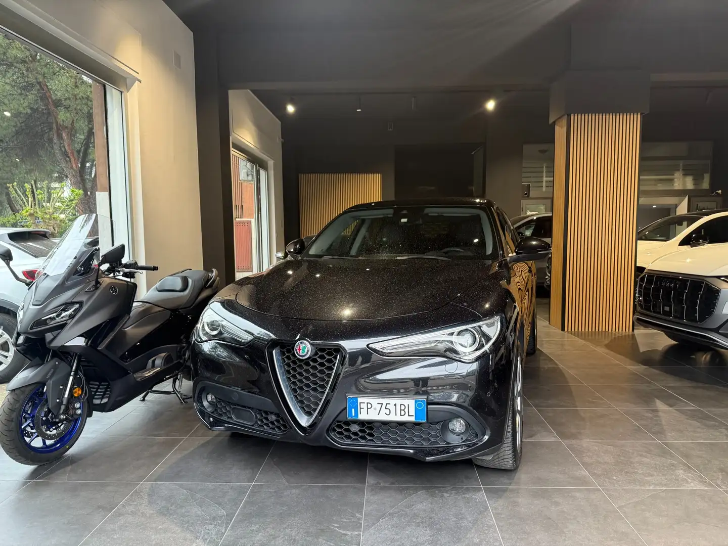 Alfa Romeo Stelvio 2.2 Turbodiesel 210 CV AT8 Q4 Executive Nero - 2