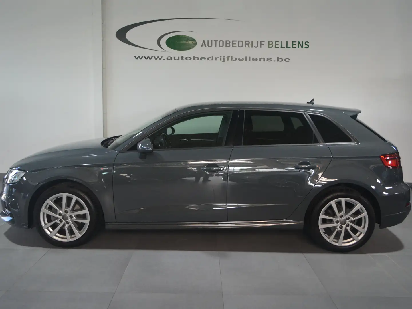 Audi A3 Sportback 30 TFSI Sport  S-LINE / LEDER / NAVI Gris - 1