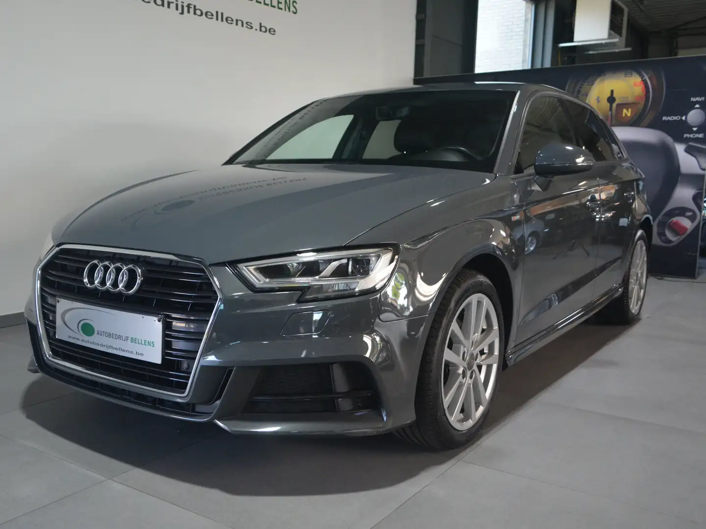 Audi A3 Sportback 30 TFSI Sport  S-LINE / LEDER / NAVI Gris - 2